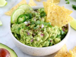 Plat Guacamole chips