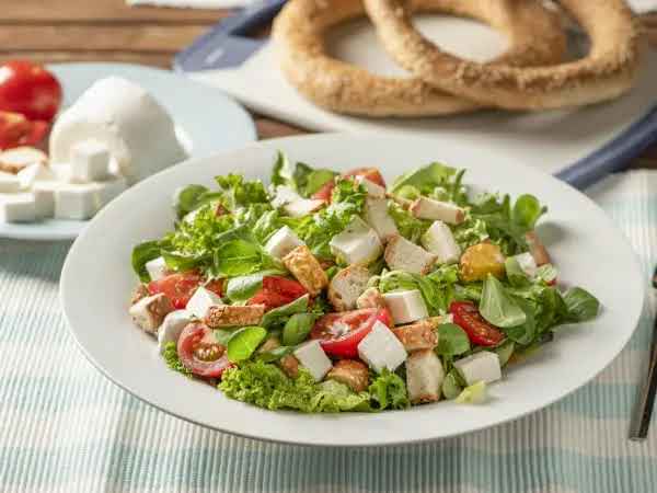 Salade Variée au Fromage