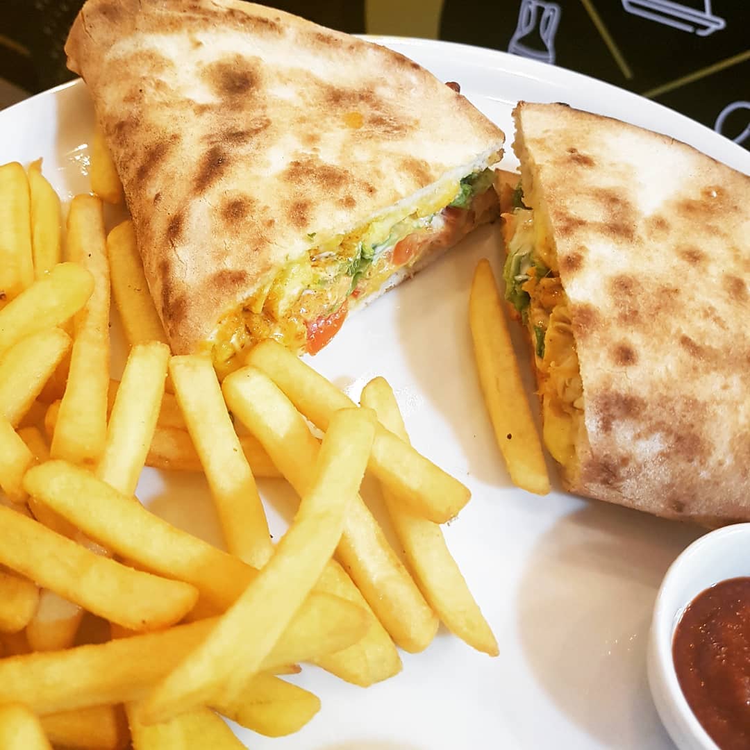 Le makloub tunisien, roi incontesté de la street food locale