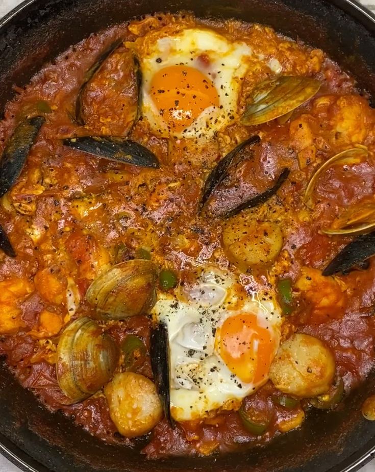 Ojja aux fruits de mer et mokli : les incontournables de l’été tunisien à déguster sans modération